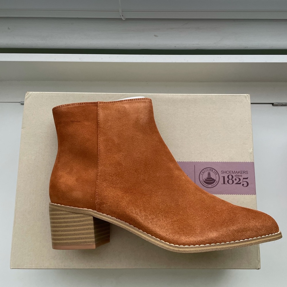 Brand New Clark Tan Suede Boots still in box sz 8